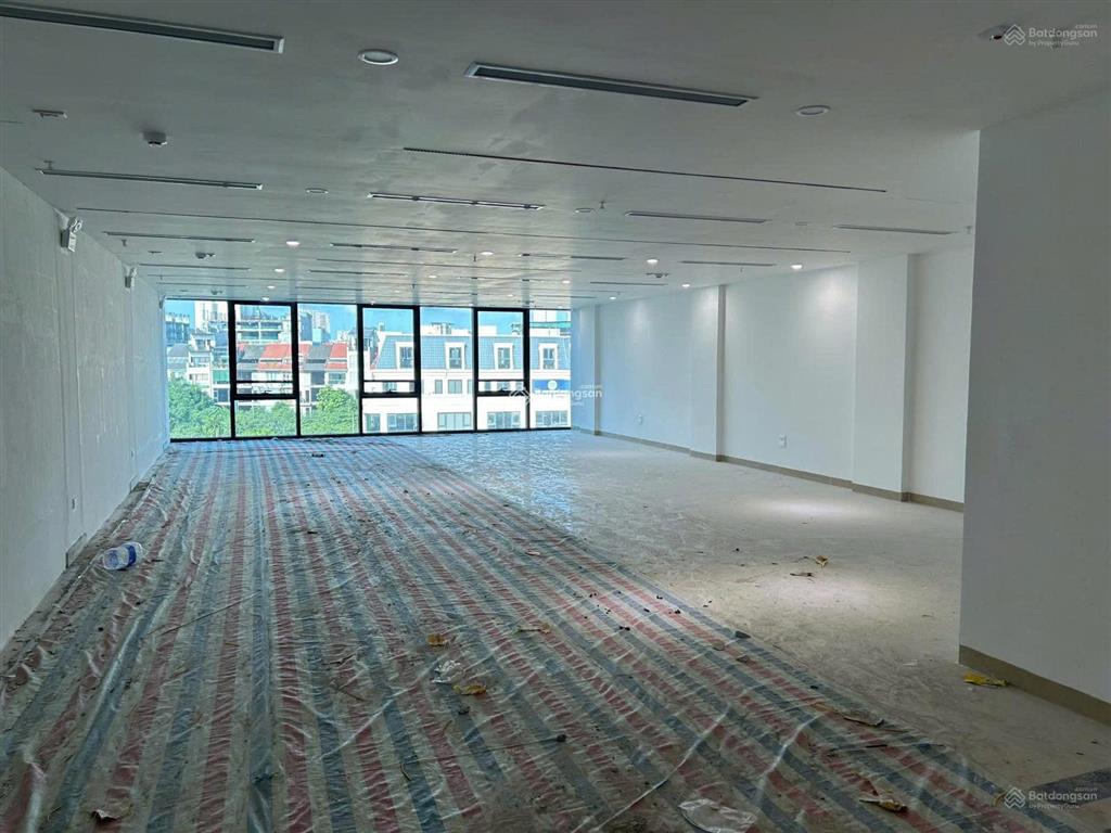 Building cho thuê đường cách mạng tháng tám. dt 10x18m. hầm  6 tầng. sàn suốt. pccc đầy đủ