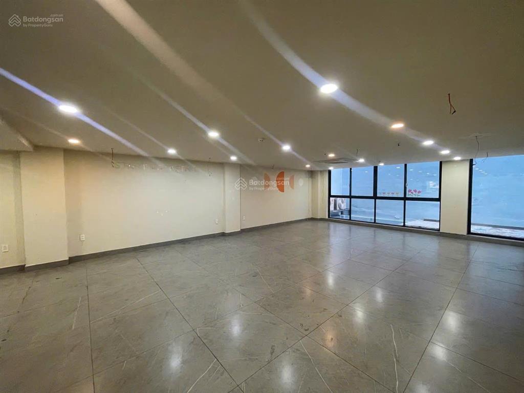 Building cho thuê 2 mt cộng hòa, p. tân bình. dt 8x25m. hầm  7 tầng. sàn suốt. pccc chuẩn