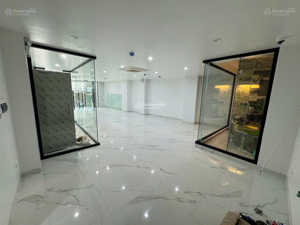 Tòa nhà văn phòng mt trương quốc dung. dt 8x20m. hầm  5 tầng. có trang bị pccc