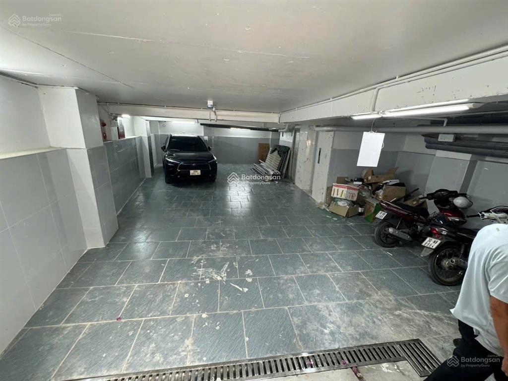 Tòa nhà văn phòng mt trương quốc dung. dt 8x20m. hầm  5 tầng. có trang bị pccc