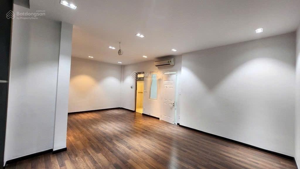 Nhà cho thuê nguyên căn đường cửu long, khu sân bay. dt 7x18m. hầm, trệt, 3 lầu. thang máy
