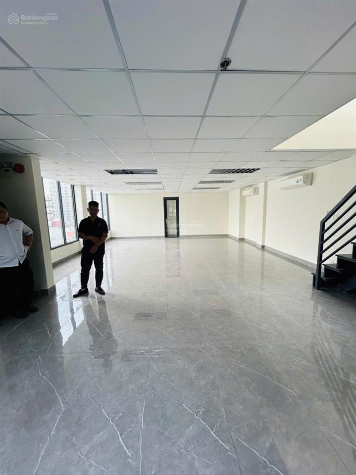 Cho thuê tòa nhà buiding đường phổ quang. 1 hầm  6 tầng. sàn trống suốt. pccc nghiệm thu