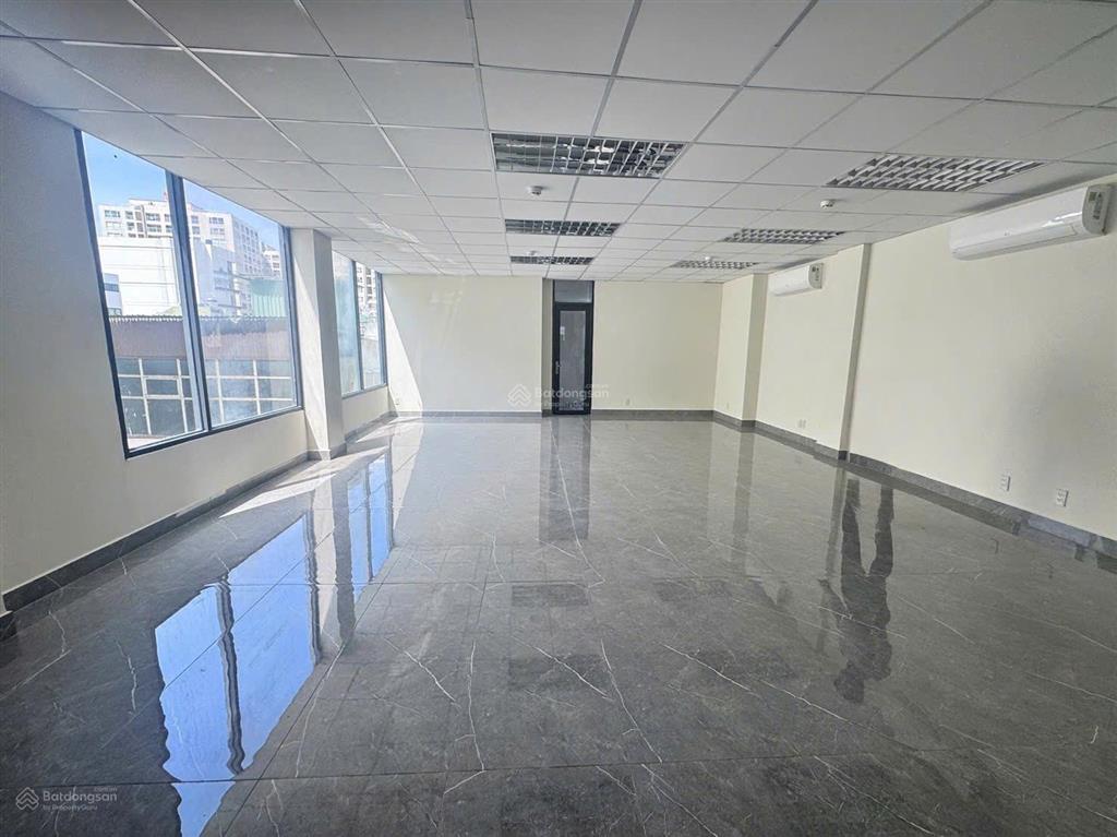 Cho thuê tòa nhà buiding đường phổ quang. 1 hầm  6 tầng. sàn trống suốt. pccc nghiệm thu