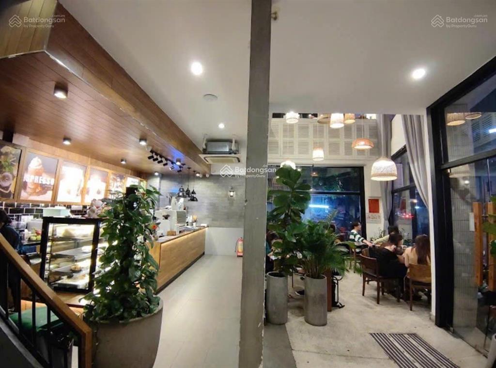 Cho thuê căn góc 2 mặt tiền đường út tịch. ngang 16,5m. 1 trệt  3 lầu. vị trí thương hiệu