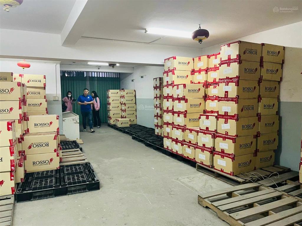 Cho thuê nguyên căn đường hồng hà, ngay sân bay. dt 6x20m. hầm, trệt, 3 lầu, sân thượng, thang máy