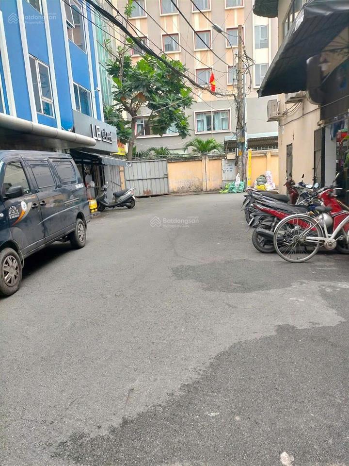 Cho thuê nguyên căn đường hồng hà, ngay sân bay. dt 6x20m. hầm, trệt, 3 lầu, sân thượng, thang máy