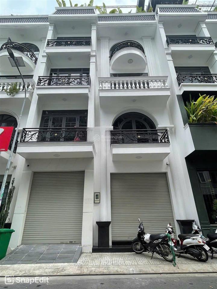 Nguyên căn hẻm 8m đường âu cơ. dt 6x20m. hầm, trệt, 3 lầu, sân thượng, sàn trống suốt. thang máy