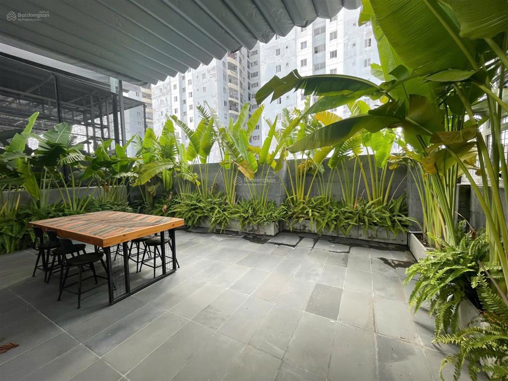 Nguyên căn hẻm 8m đường âu cơ. dt 6x20m. hầm, trệt, 3 lầu, sân thượng, sàn trống suốt. thang máy