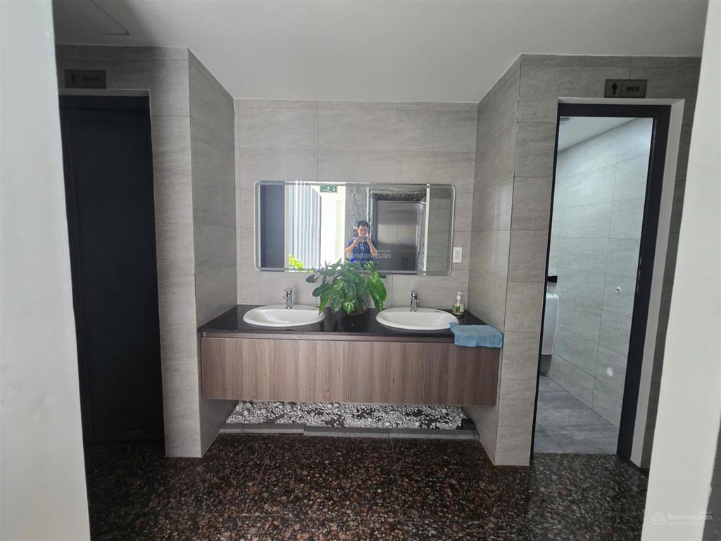 Building cho thuê mặt tiền khu văn phòng k300. dtsd 750m2. 1 hầm  6 tầng. đầy đủ hệ thống vp