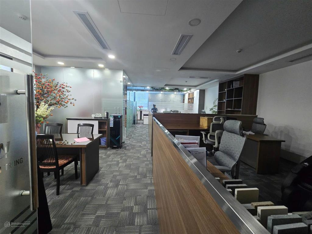 Building cho thuê mặt tiền khu văn phòng k300. dtsd 750m2. 1 hầm  6 tầng. đầy đủ hệ thống vp