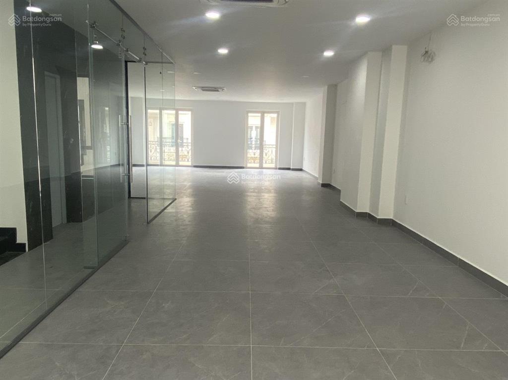Tòa nhà cho thuê đường thích quảng đức, phường 5. dt 7,5x20m. hầm  7 tầng. pccc đầy đủ.
