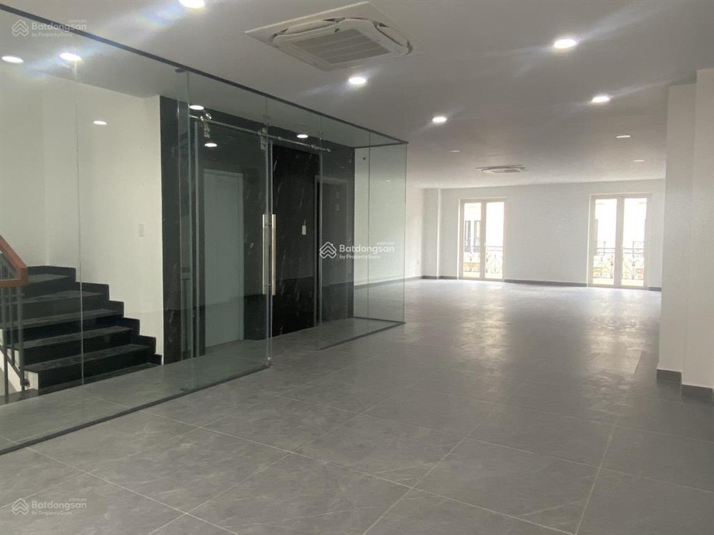 Tòa nhà cho thuê đường thích quảng đức, phường 5. dt 7,5x20m. hầm  7 tầng. pccc đầy đủ.