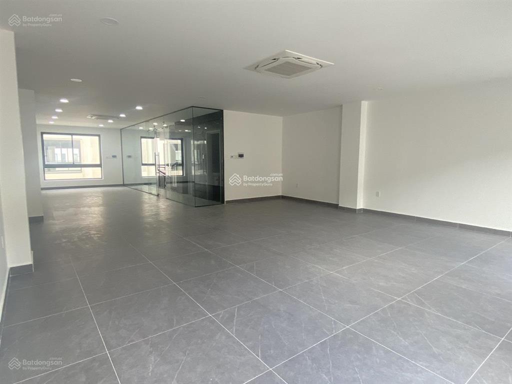 Tòa nhà cho thuê đường thích quảng đức, phường 5. dt 7,5x20m. hầm  7 tầng. pccc đầy đủ.