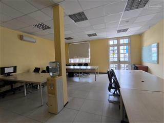 Nhà nguyên căn mt đường tiền giang khu sân bay. dt 7x20m. 1 hầm, 3 tầng lầu, sân thượng.