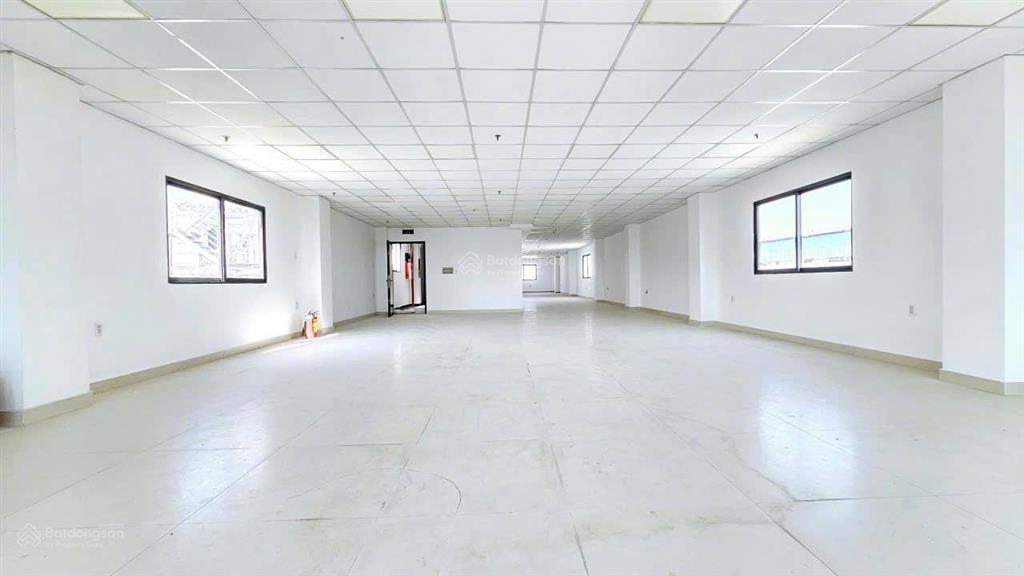 Building cho thuê đường trường sơn, ngay sân bay. dtsd 1.200m2. 1 hầm  7 tầng nổi. pccc đạt chuẩn