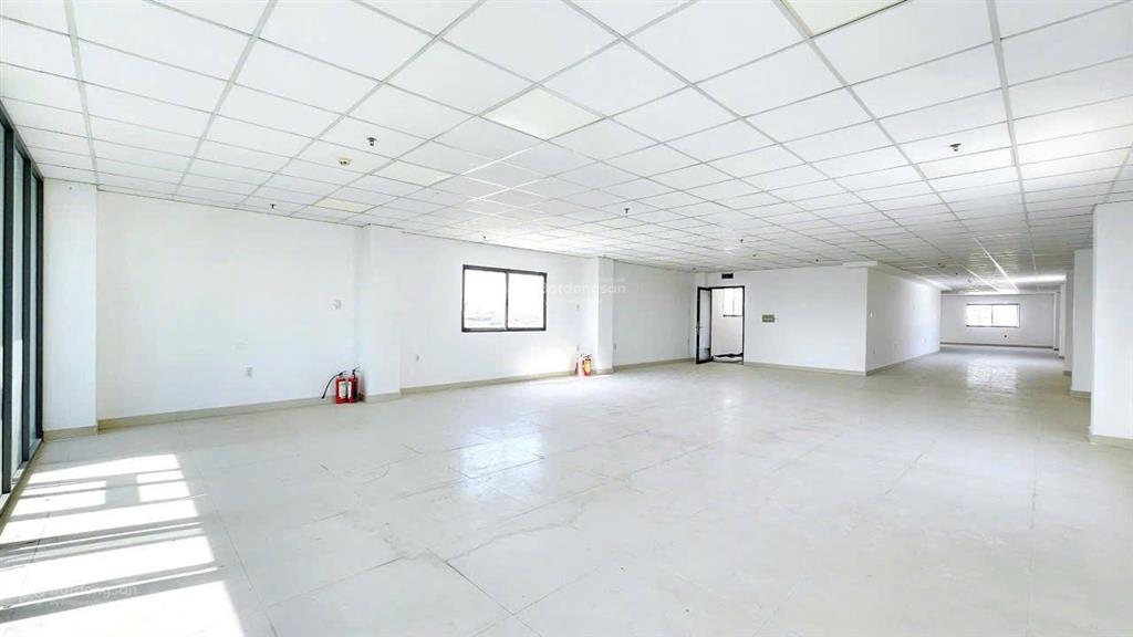 Building cho thuê đường trường sơn, ngay sân bay. dtsd 1.200m2. 1 hầm  7 tầng nổi. pccc đạt chuẩn