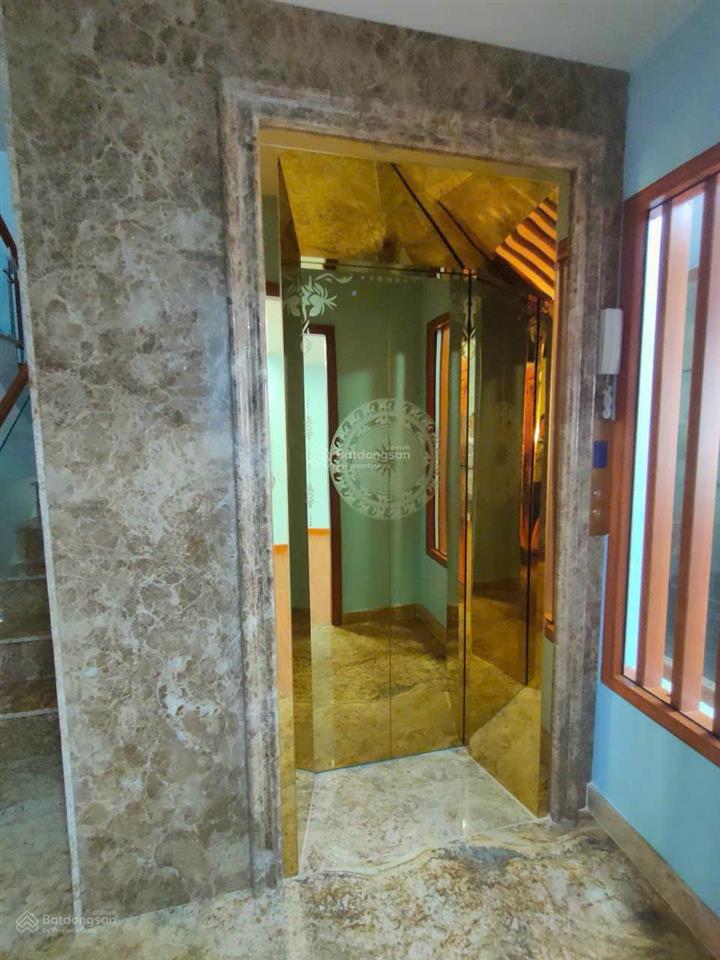 Cho thuê nhà nguyên căn đường cộng hòa ngay ga t3. dt 7x16m. hầm, trệt, 3 lầu. có thang máy