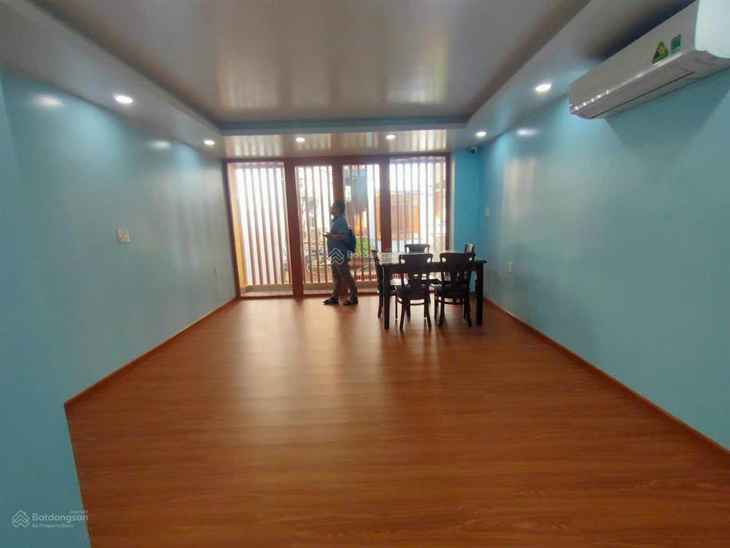 Cho thuê nhà nguyên căn đường cộng hòa ngay ga t3. dt 7x16m. hầm, trệt, 3 lầu. có thang máy