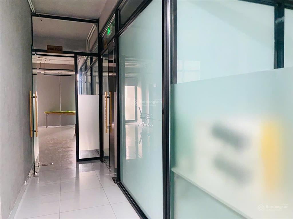 Cho thuê tòa nhà mặt tiền khu sân bay, phường 2. dt 8x22m. 1 hầm  6 tầng. sàn trống suốt.