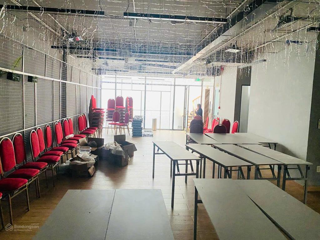 Cho thuê tòa nhà mặt tiền khu sân bay, phường 2. dt 8x22m. 1 hầm  6 tầng. sàn trống suốt.