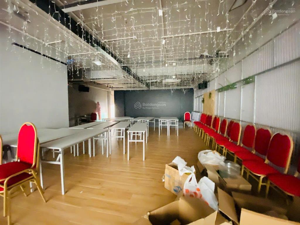 Cho thuê tòa nhà mặt tiền khu sân bay, phường 2. dt 8x22m. 1 hầm  6 tầng. sàn trống suốt.