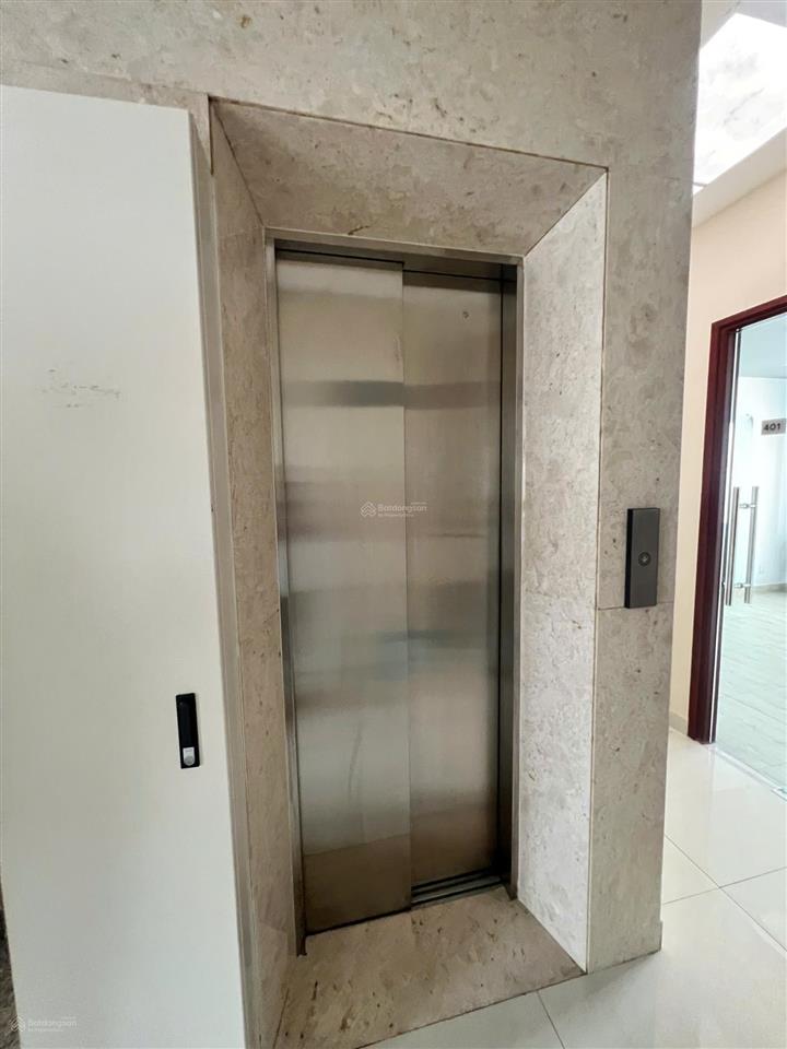 Nhà cho thuê mt đường huỳnh lanh khanh, khu sân bay. dt 7x20m. hầm, trệt, 3 lầu. thang máy