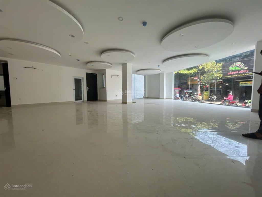 Cho thuê tòa nhà văn phòng khu k300. dt 16x18m. hầm 7 tầng. tòa ốp kính đẹp