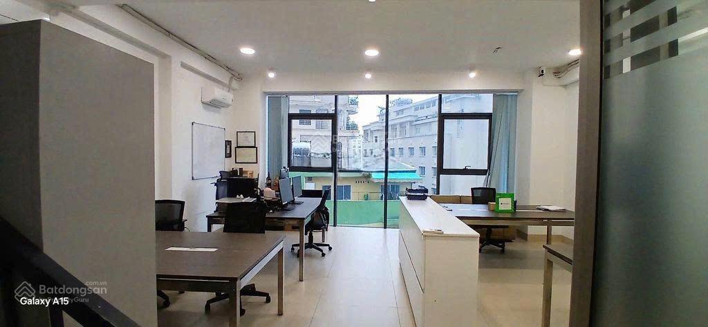 Tòa nhà cho thuê mặt tiền đường út tịch. dt 7x18m. 1 hầm  5 tầng. tòa nhà ốp kính sang trọng
