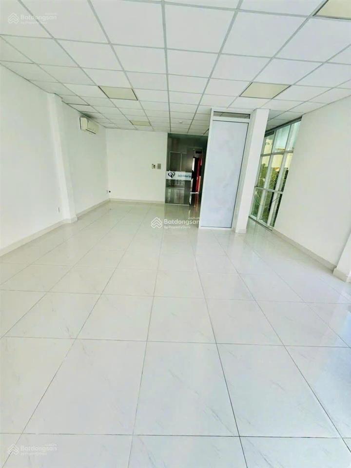 Cho thuê nhà nguyên căn mt đường a4, khu k300. dt 5x20m. 1 trệt 5 lầu. thang máy. thiết kế vp