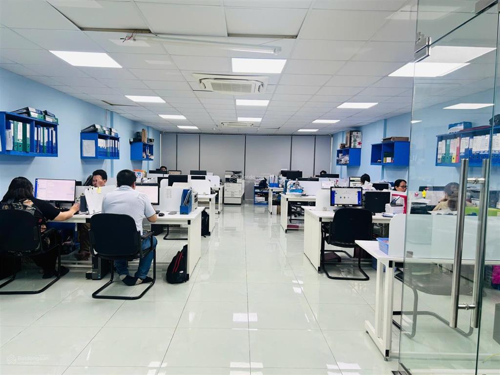 Cho thuê tòa nhà văn phòng nội bộ khu cộng hòa. 1 hầm  5 tầng. sàn suốt. thang máy
