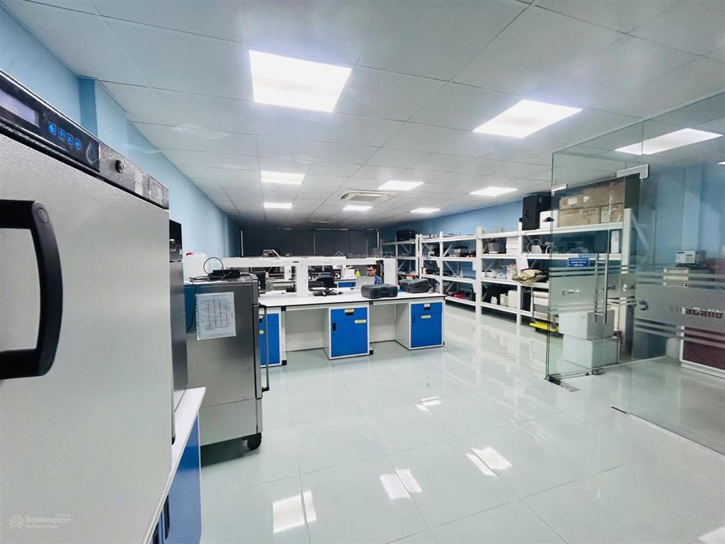 Cho thuê tòa nhà văn phòng nội bộ khu cộng hòa. 1 hầm  5 tầng. sàn suốt. thang máy