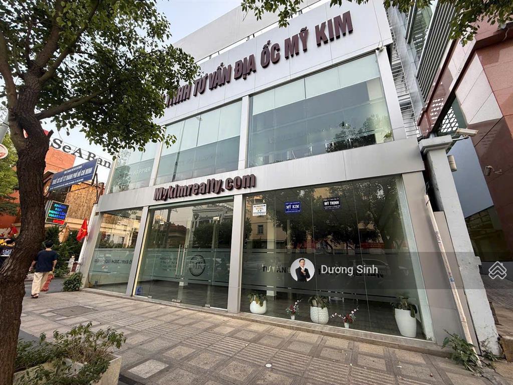Cho thuê nguyên căn mặt tiền đường lớn trường sơn. vị trí thương hiệu. ngang 14m. 3 tầng thông suốt