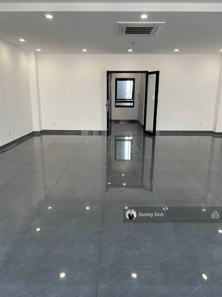 Nhà nguyên căn cho thuê đường yên thế. khu sân bay. dt 7x20m. hầm, trệt, 3 lầu. sẵn máy lạnh