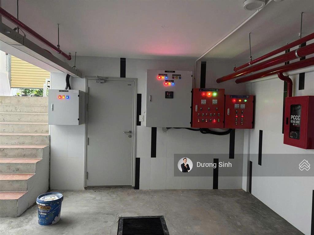 Cho thuê tòa nhà góc 2 mặt tiền khu cộng hòa. dt 10x14m. 1 hầm  6 tầng. thang máy