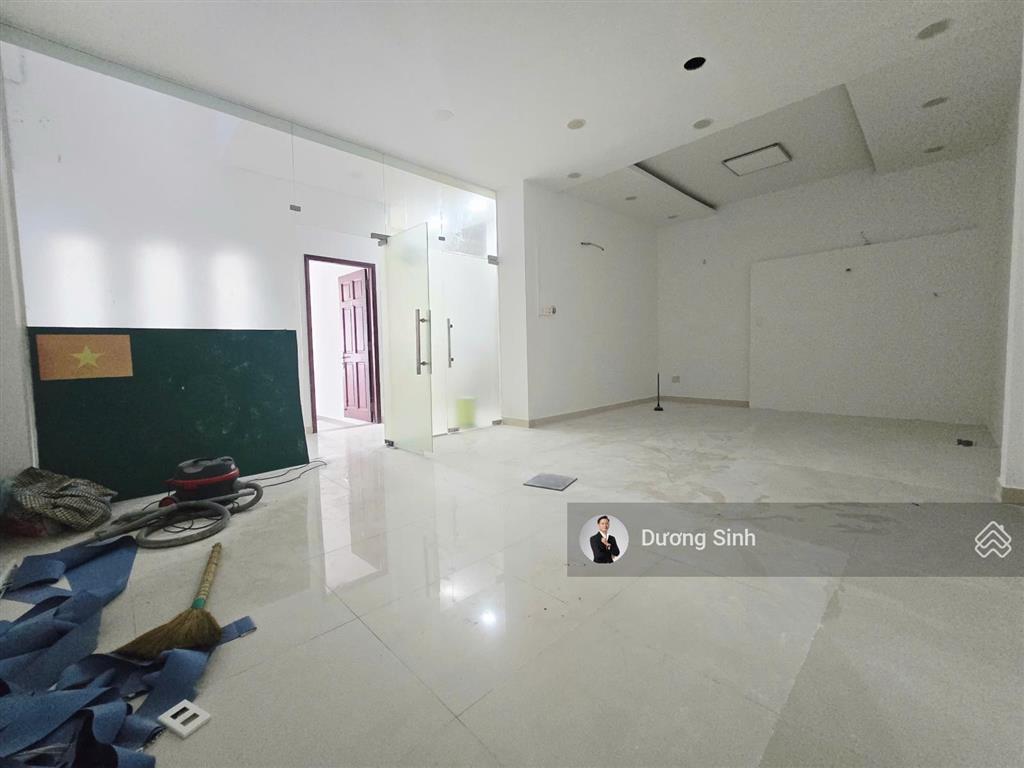 Cho thuê biệt thự rộng đường nguyễn kiệm. dt 8x20m. 1 trệt 3 lầu. gara ô tô. nhà mới