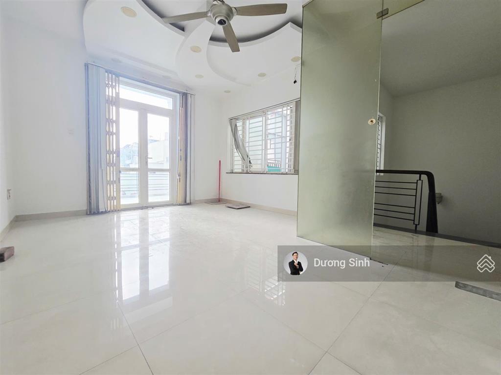 Cho thuê biệt thự rộng đường nguyễn kiệm. dt 8x20m. 1 trệt 3 lầu. gara ô tô. nhà mới