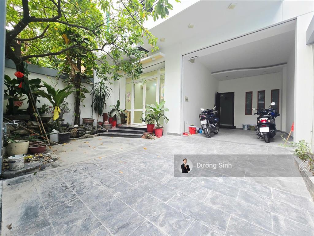 Cho thuê biệt thự rộng đường nguyễn kiệm. dt 8x20m. 1 trệt 3 lầu. gara ô tô. nhà mới