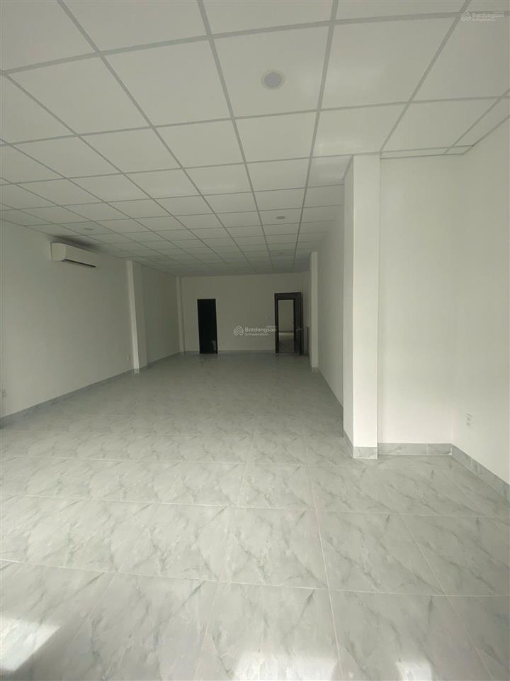 Cho thuê nguyên căn đường sông đà, khu sân bay. dt 6x20m. hầm  trệt  3 lầu. thang máy