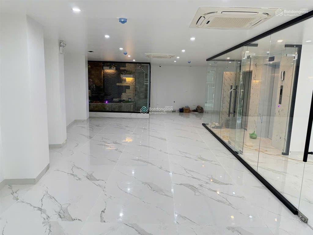 Cho thuê tòa nhà hẻm 8m thông khu vip k300. hầm  trệt  lửng  4 lầu. sàn trống suốt