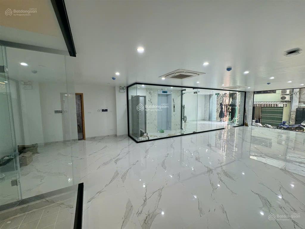 Cho thuê tòa nhà hẻm 8m thông khu vip k300. hầm  trệt  lửng  4 lầu. sàn trống suốt