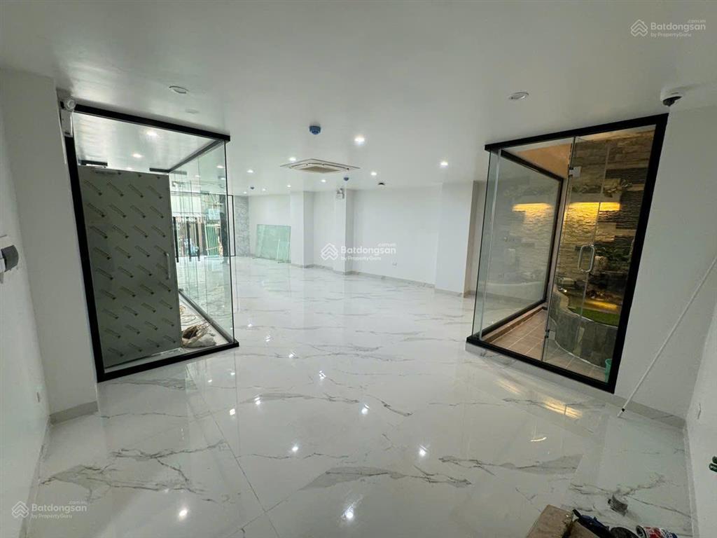 Cho thuê tòa nhà hẻm 8m thông khu vip k300. hầm  trệt  lửng  4 lầu. sàn trống suốt
