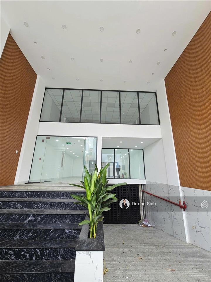 Building cho thuê mặt tiền trần quốc hoàn. tuyến đường lớn. dt 8x22m. 1 hầm  6 tầng. pccc chuẩn