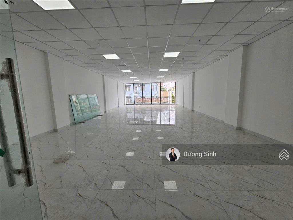 Building cho thuê mặt tiền trần quốc hoàn. tuyến đường lớn. dt 8x22m. 1 hầm  6 tầng. pccc chuẩn