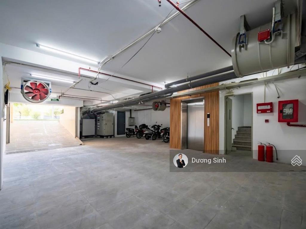 Building cho thuê mặt tiền đường cộng hòa. ngang 10m. 1 hầm  7 tầng. sàn thông suốt. pccc đầy đủ