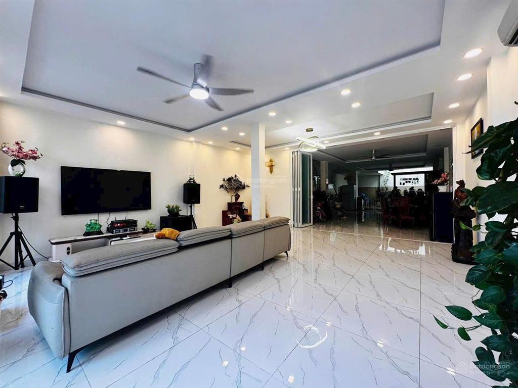 Cho thuê nhà nguyên căn hẻm 8m thông đường cửu long. dt 8x20m. 1 trệt 3 lầu. sẵn máy lạnh