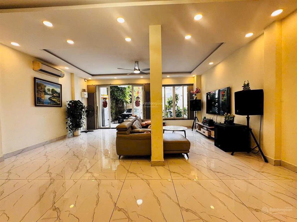 Cho thuê nhà nguyên căn hẻm 8m thông đường cửu long. dt 8x20m. 1 trệt 3 lầu. sẵn máy lạnh