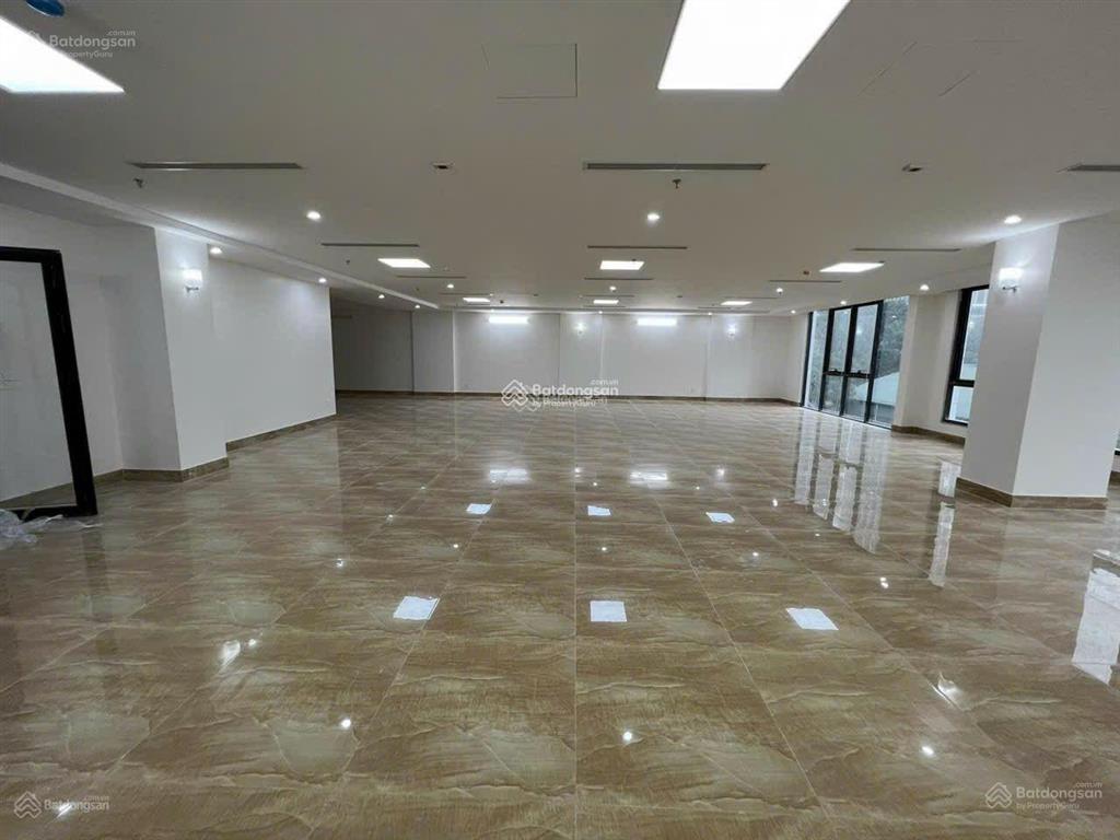 Cho thuê tòa nhà mt hoàng diệu phú nhuận. dt 10x20m. hầm 6 tầng nổi. pccc, sàn suốt.