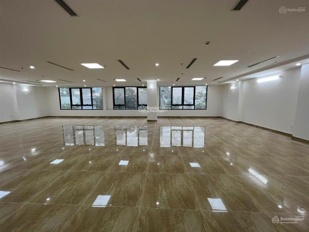 Cho thuê tòa nhà mt hoàng diệu phú nhuận. dt 10x20m. hầm 6 tầng nổi. pccc, sàn suốt.