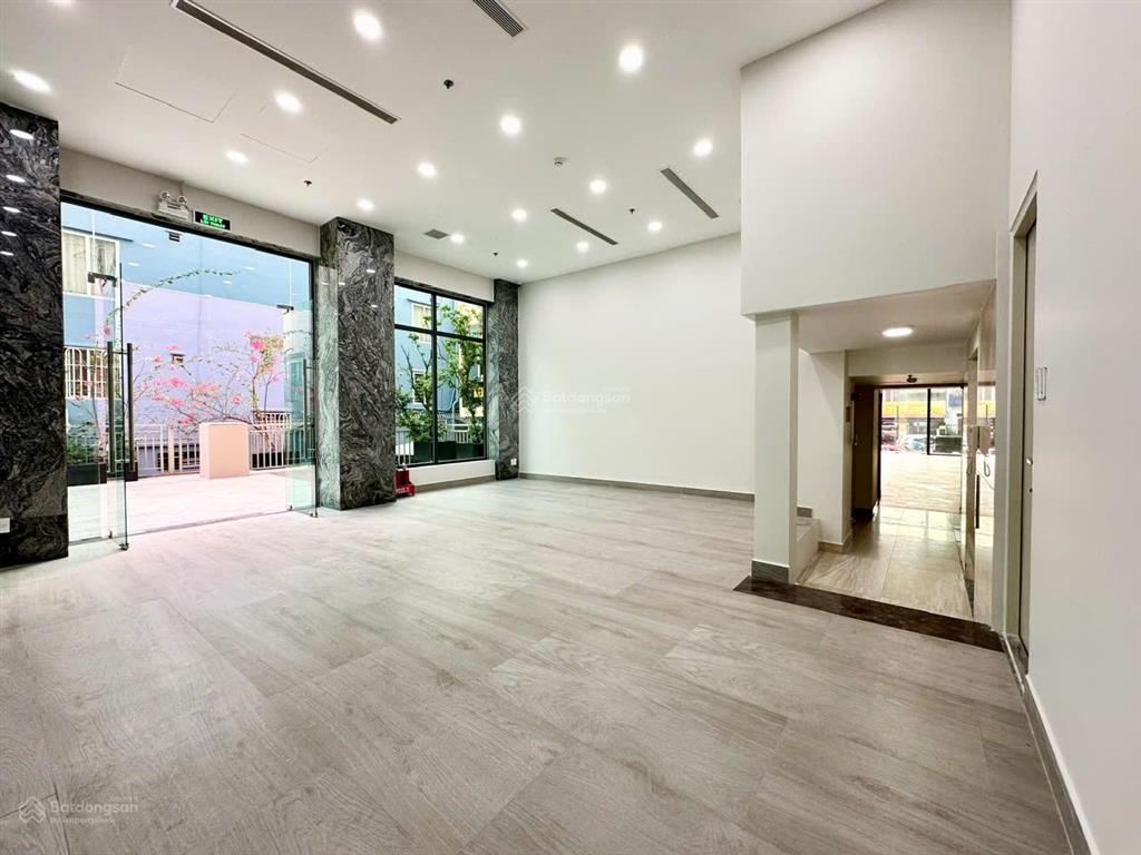 Cho thuê building đường bạch đằng, hướng sân bay. dtsd 1.260m2. 1 hầm  7 tầng. pccc đạt chuẩn