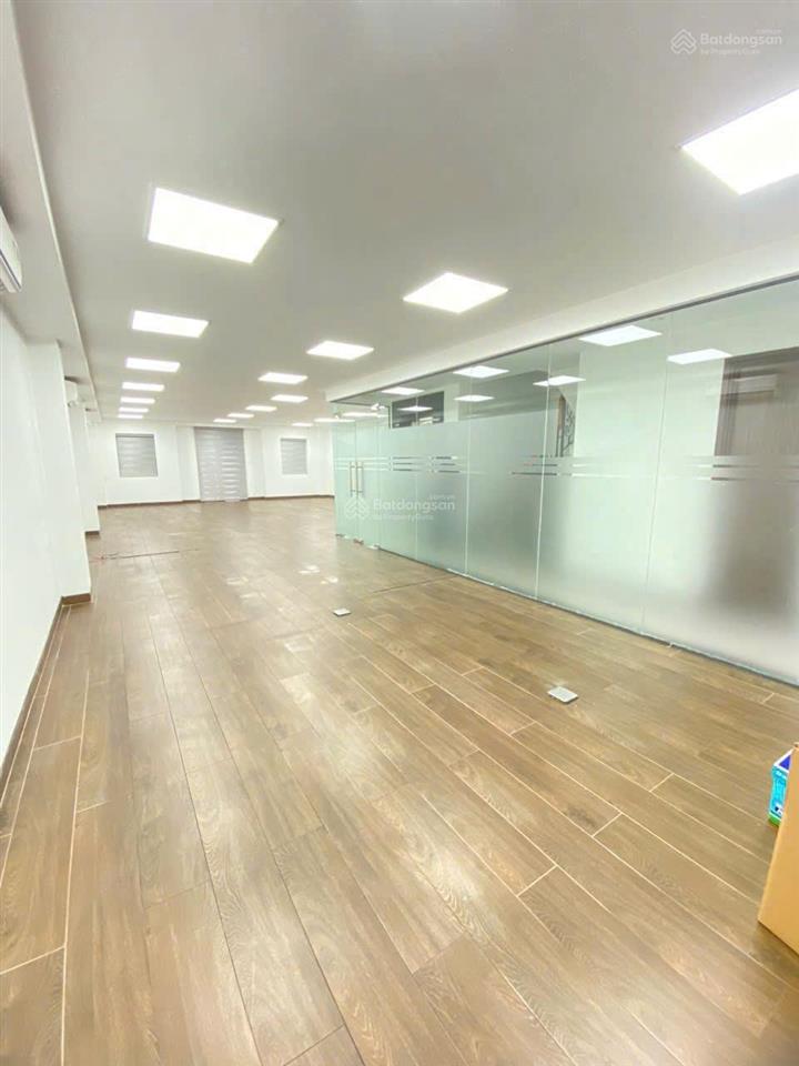 Cho thuê tòa nhà văn phòng đường hoàng hoa thám. dt 6,5x30m. 1 hầm  6 tầng. sàn suốt. pccc đầy đủ